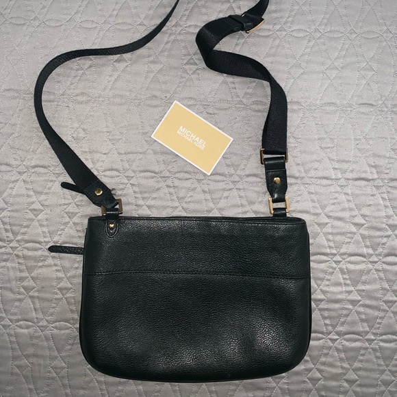 Michael Kors crossbody & wallet - Picture 3 of 6